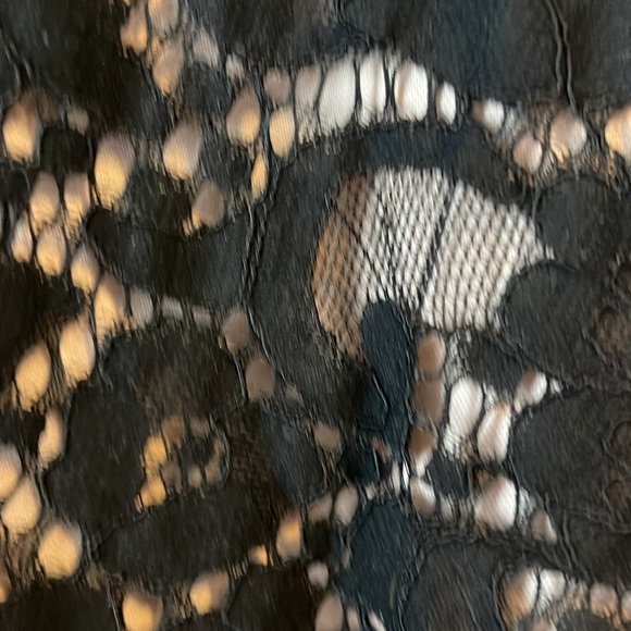 Size small, black lace with tan lining, worn once to a school dance - Picture 4 of 7